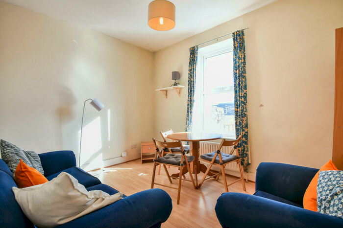 2 Bedroom Flat To Rent In Balham High Road, SW12