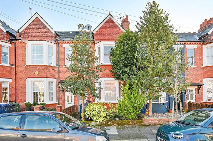 3 Bedroom Property To Rent In Holly Park Road, Hanwell, London, W7