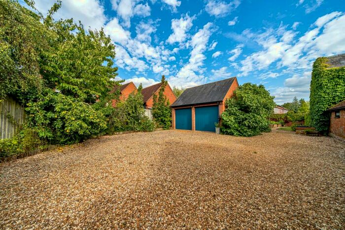 4 Bedroom Barn Conversion For Sale In The Paddock, Adstock, MK18