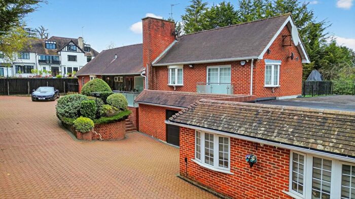 4 Bedroom Detached House For Sale In Corbar Close, Hadley Wood, EN4