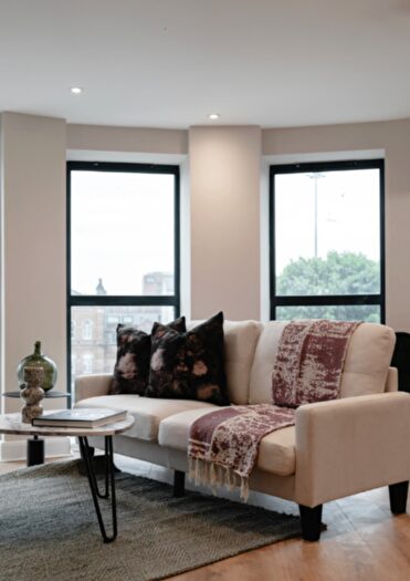 2 Bedroom Apartment To Rent In North Street, Leeds, West Yorkshire, LS2