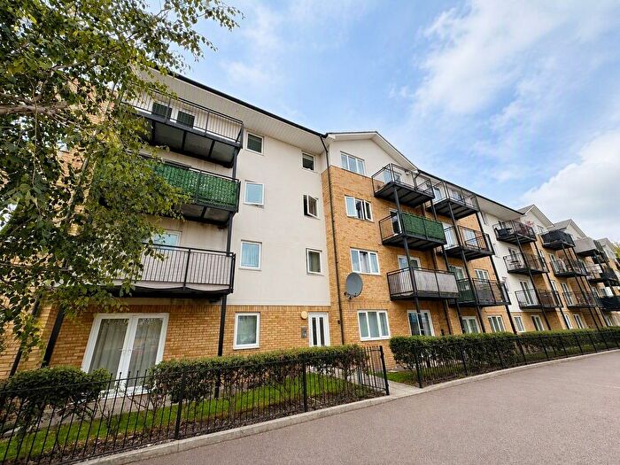 2 Bedroom Flat To Rent In Cooks Way, Hitchin, SG4