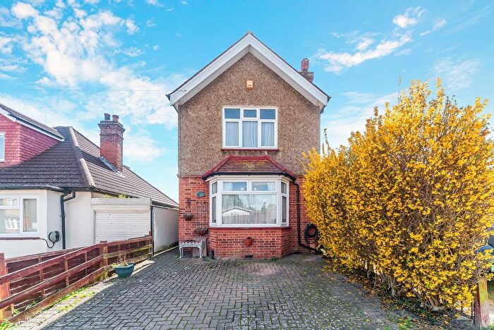 3 Bedroom Detached House For Sale In Tolworth Park Road, Surbiton, KT6