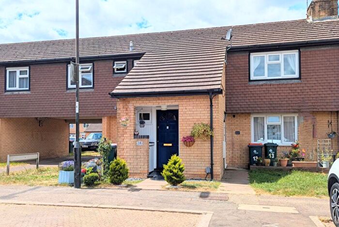 3 Bedroom Maisonette For Sale In Hyperion Court, Bewbush, Crawley, West Sussex., RH11