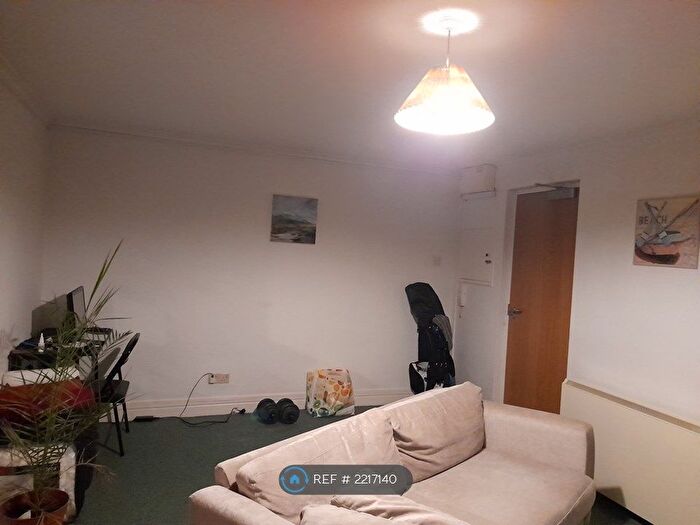 1 Bedroom Flat To Rent In Glaston House, Street, BA16