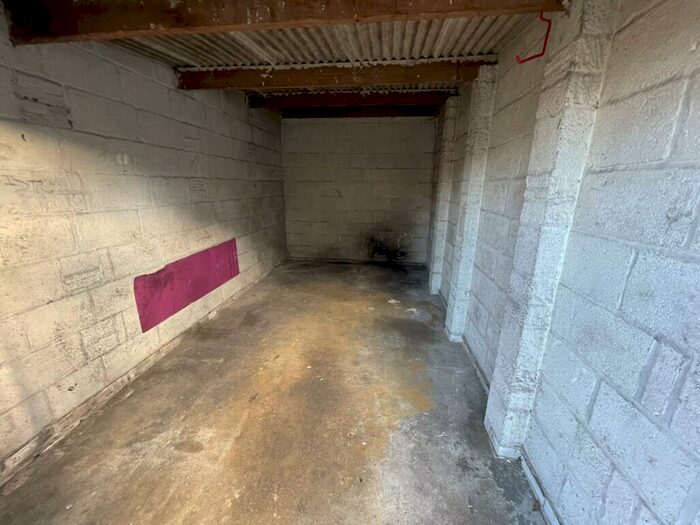 Garage / Parking To Rent In Darnley Road, Gravesend, DA11