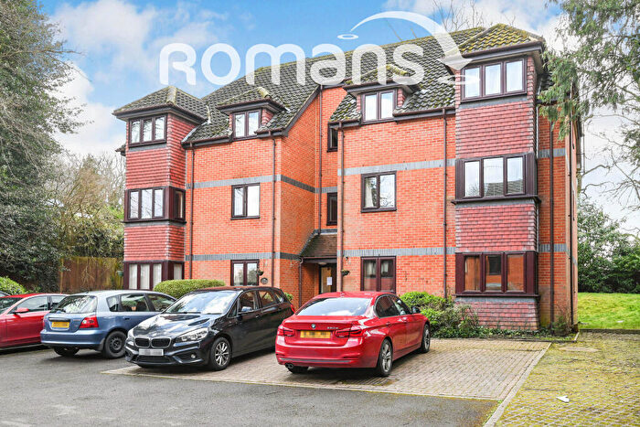 2 Bedroom Flat To Rent In Crowthorne Lodge, Crowthorne Road, Bracknell, RG12