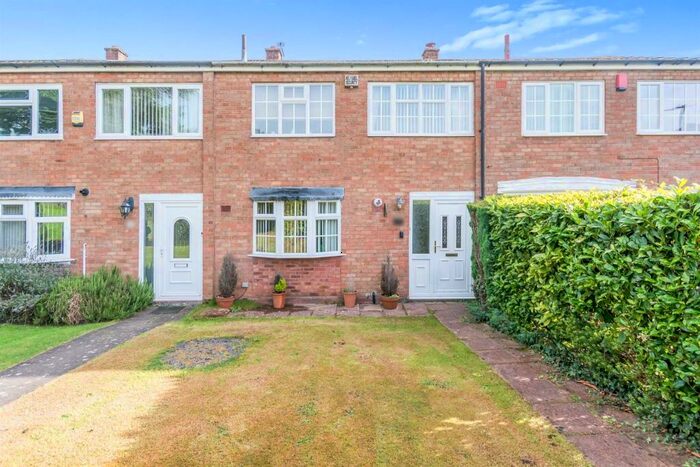 3 Bedroom House To Rent In Highmore Drive, Birmingham, B32