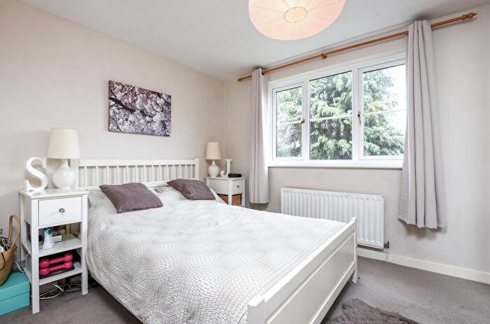 2 Bedroom Flat To Rent In Kingsworthy Close, Kingston Upon Thames, KT1