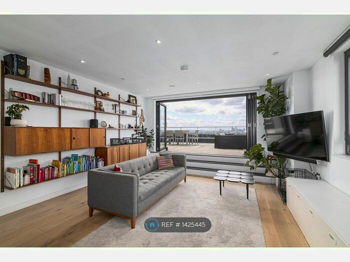 2 Bedroom Flat To Rent In Station Approach, London, E17