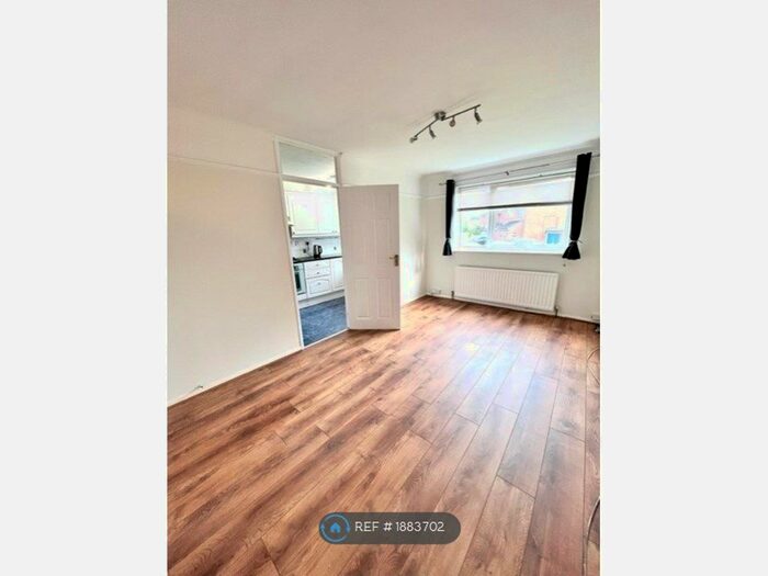 1 Bedroom Flat To Rent In West Ruislip, Ickenham, Uxbridge, UB10