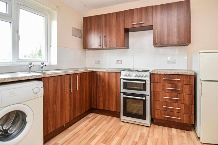 1 Bedroom Apartment To Rent In Groveley Lane, Cofton Hackett, Birmingham, West Midlands, B45