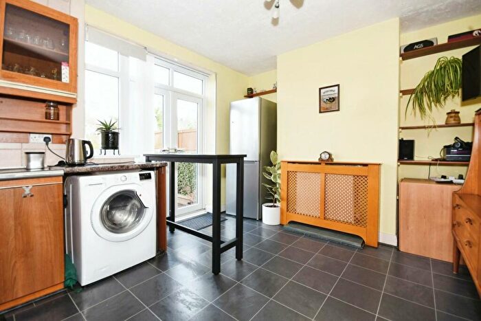 2 Bedroom Semi-Detached House For Sale In Brookbank Avenue, Brockwell, Chesterfield, S40