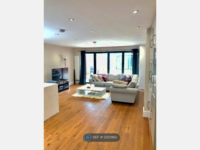 3 Bedroom Flat To Rent In Garratt Terrace, Tooting SW17