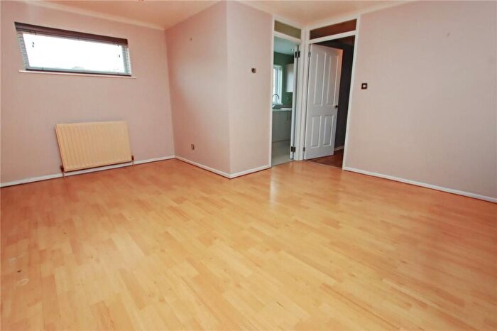2 Bedroom Flat To Rent In Petteril, Washington, NE38