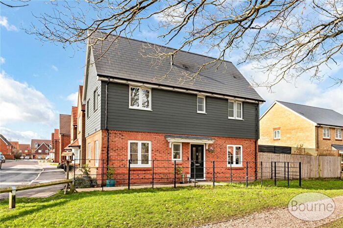 3 Bedroom Detached House For Sale In Colyer Way, Ash, Surrey, GU12