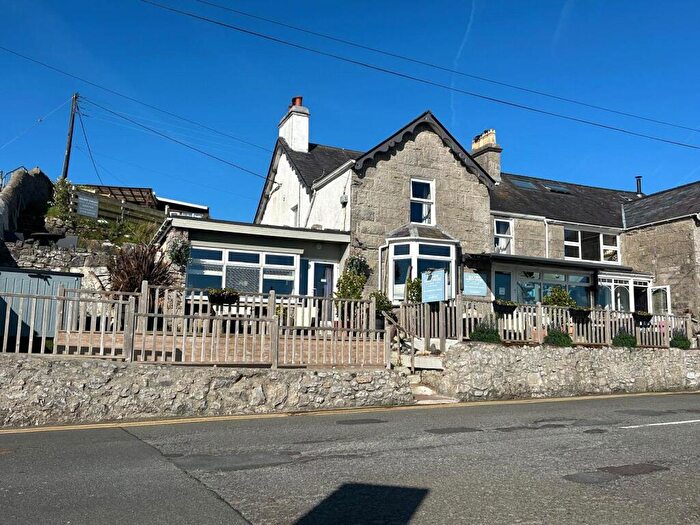 9 Bedroom Semi-Detached House For Sale In Beach Road, Benllech, Anglesey, North Wales, LL74