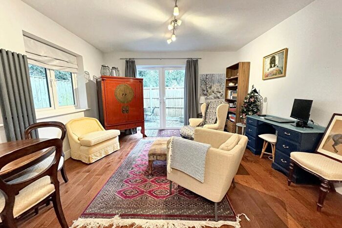 2 Bedroom Flat For Sale In Shawford, SO21