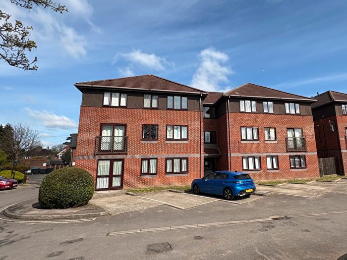 2 Bedroom Flat To Rent In Oakfields, Alexandra Avenue, Camberley, Surrey, GU15