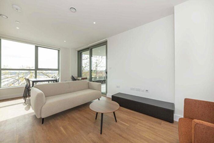 2 Bedroom Flat To Rent In Green Street, Willesden Junction, NW10