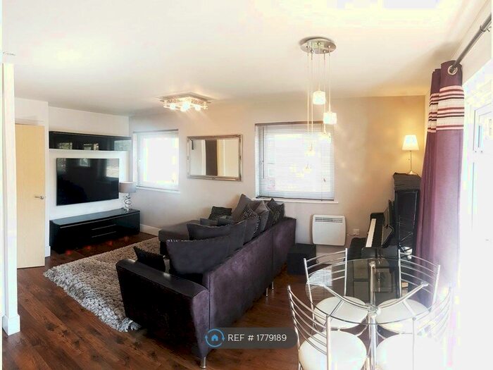 2 Bedroom Flat To Rent In Wraysbury Drive, West Drayton, UB7