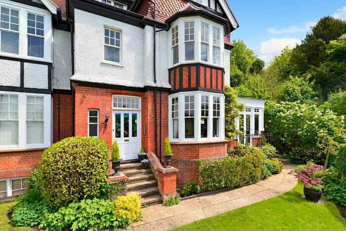 1 Bedroom Flat For Sale In Shalford Road, Guildford, GU1