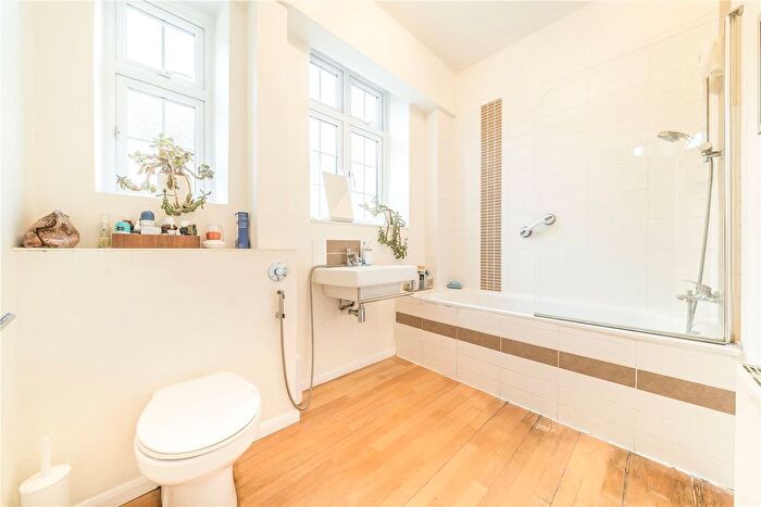 2 Bedroom Flat For Sale In Clifton Court, Northwick Terrace, London, NW8