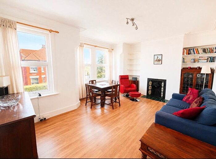 2 Bedroom Flat To Rent In Mannock Road, London, N22
