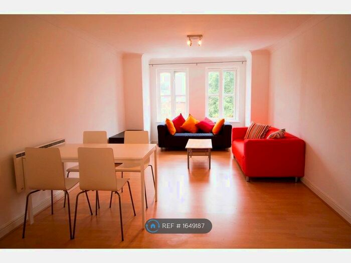 2 Bedroom Flat To Rent In Manchester, Manchester, M14