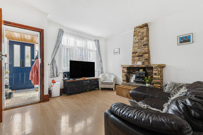 3 Bedroom End Of Terrace House To Rent In Oval Road, Croydon, CR0