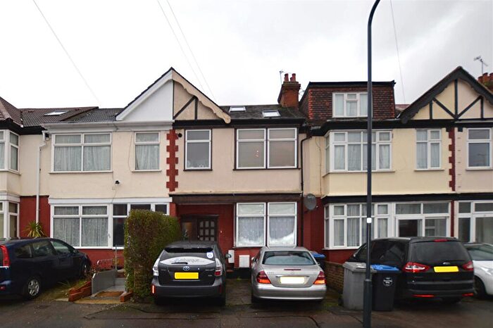 2 Bedroom Flat For Sale In Lonsdale Avenue, Wembley, HA9