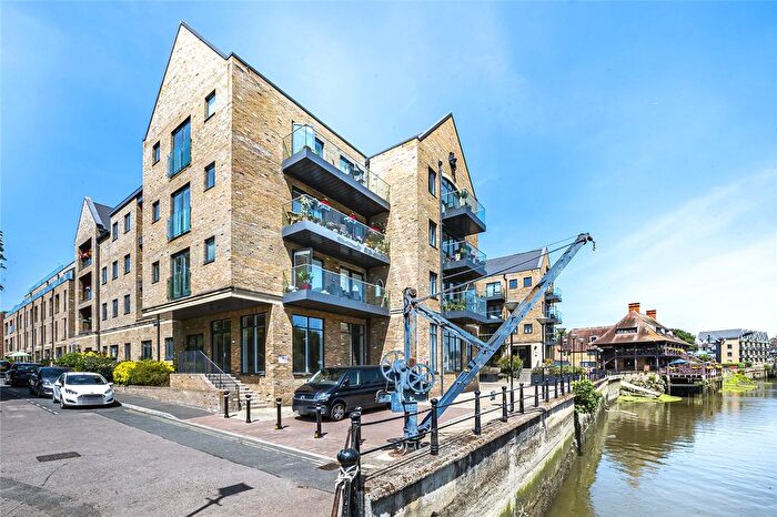 2 Bedroom Flat For Sale In Lion Wharf Road, Old Isleworth, TW7