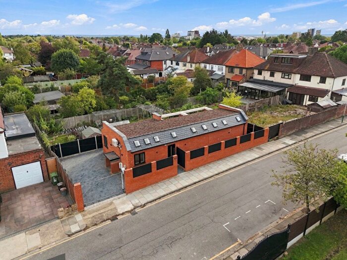 2 Bedroom Bungalow For Sale In Parkland Avenue, Marshalls Park, RM1