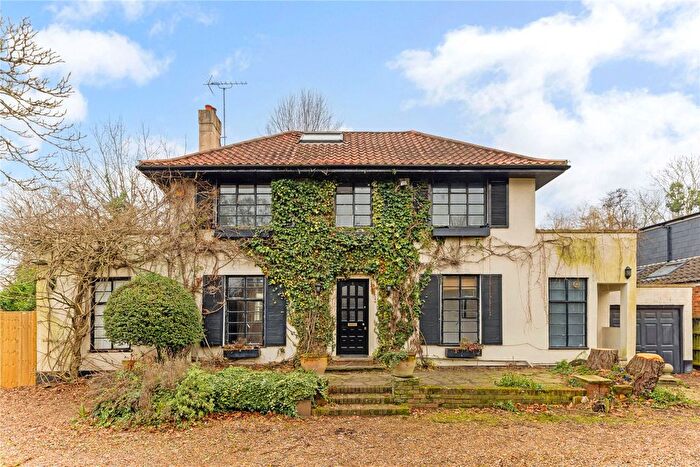 3 Bedroom Detached House To Rent In Addlestone Road, Addlestone, KT15