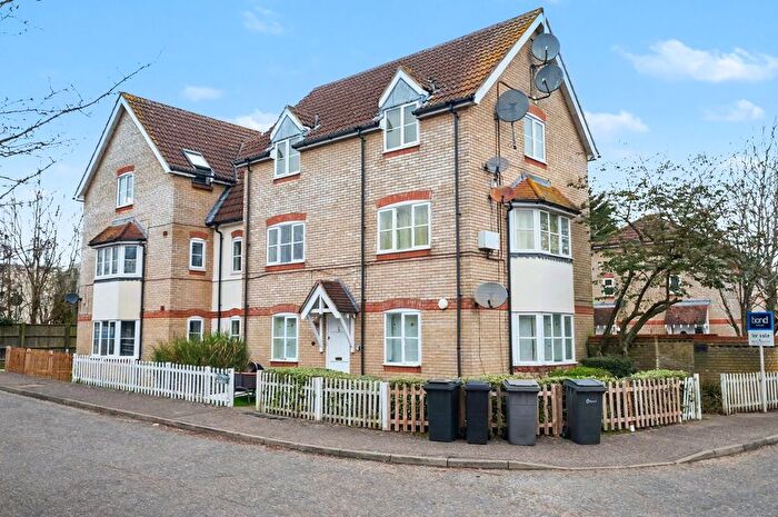 2 Bedroom Flat For Sale In Nash Drive, Broomfield, Chelmsford, CM1