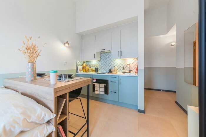 Studio To Rent In Uncle Stockwell, Courland Grove, London, SW8