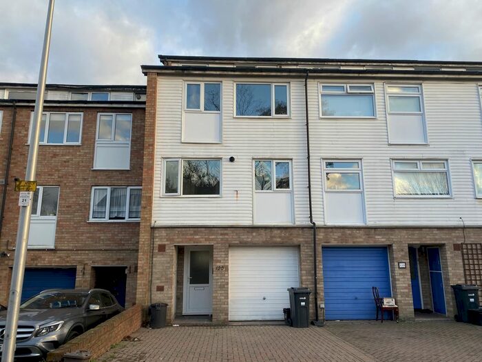 4 Bedroom Town House To Rent In Glengall Road, Woodford Green IG8