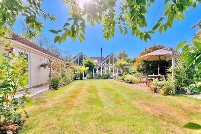 4 Bedroom Detached House For Sale In Eastfield Lane, Ringwood, BH24