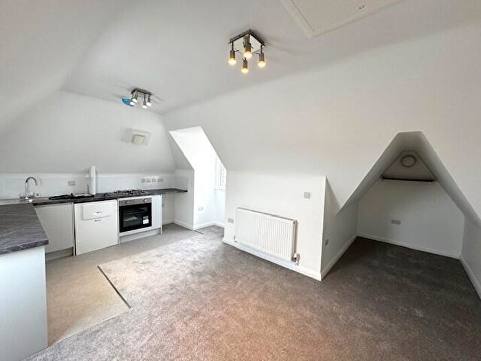 Studio To Rent In Peartree Avenue, Southampton, SO19