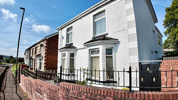 4 Bedroom Detached House For Sale In Blackwood Road, Pontllanfraith, NP12