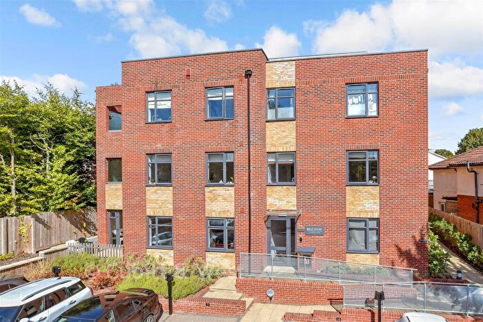 2 Bedroom Flat For Sale In Grange Road, Sutton, Surrey, SM2