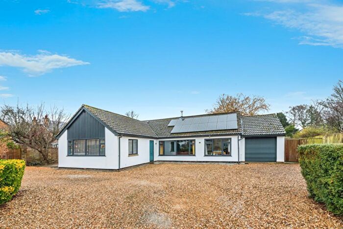 5 Bedroom Detached Bungalow For Sale In New Yatt Road, Witney, OX28