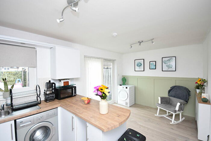 3 Bedroom Semi-Detached Villa For Sale In Bell View, Newmains, ML2