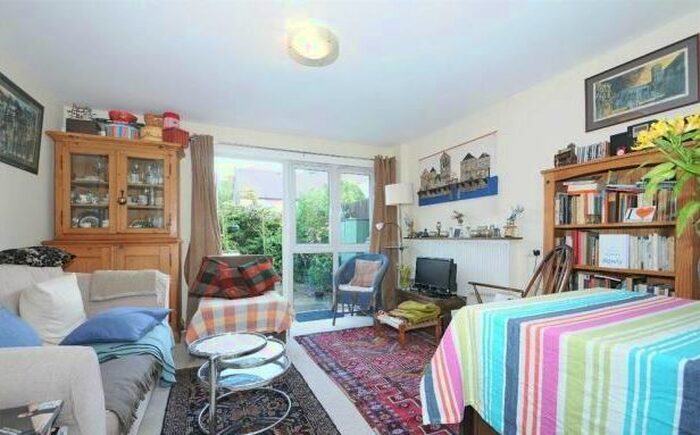 1 Bedroom Terraced House To Rent In Curtis Way, London, SE1