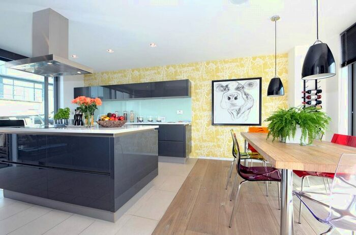 3 Bedroom Flat To Rent In Lion Court, Magdalen Street, London, SE1