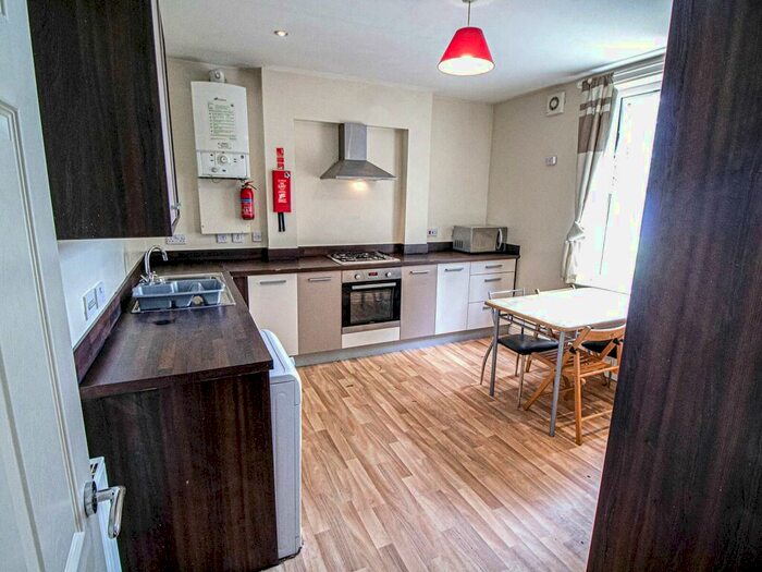 6 Bedroom Apartment To Rent In Apt, Wellington Road #, M14