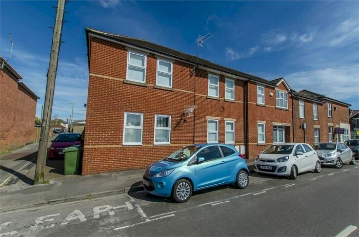 1 Bedroom Flat To Rent In Blenheim Road, Eastleigh, SO50