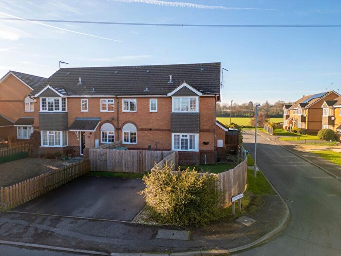 2 Bedroom Cluster House For Sale In Foxgloves, Aylesbury, HP21