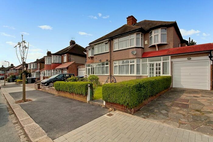 3 Bedroom Semi Detached House To Rent In Valley Drive, Kingsbury, NW9
