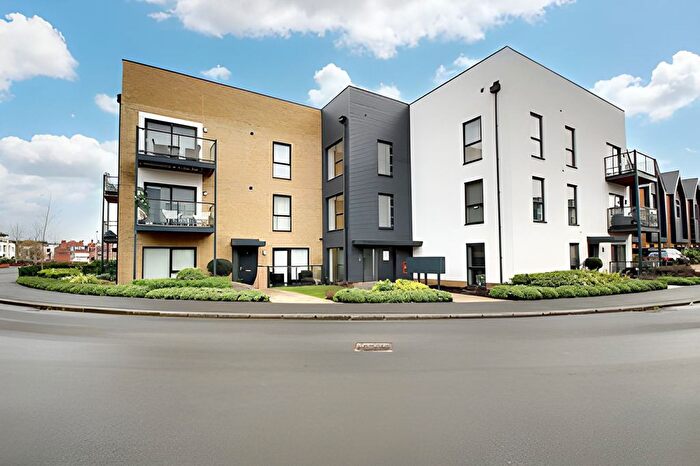 1 Bedroom Flat For Sale In St. Clements Avenue, Romford, RM3